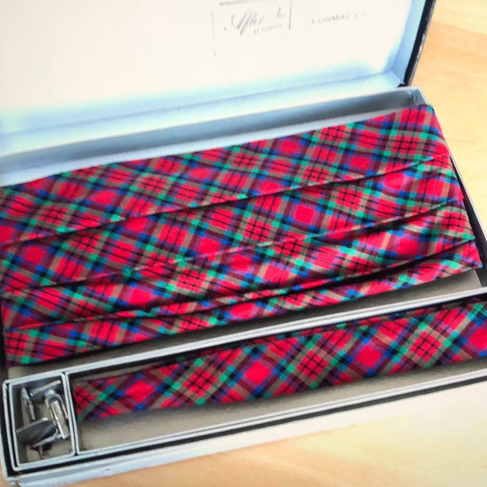 Cummerbund and bow tie set